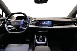 musta Audi Q4 e-tron 2024 kuva 9.