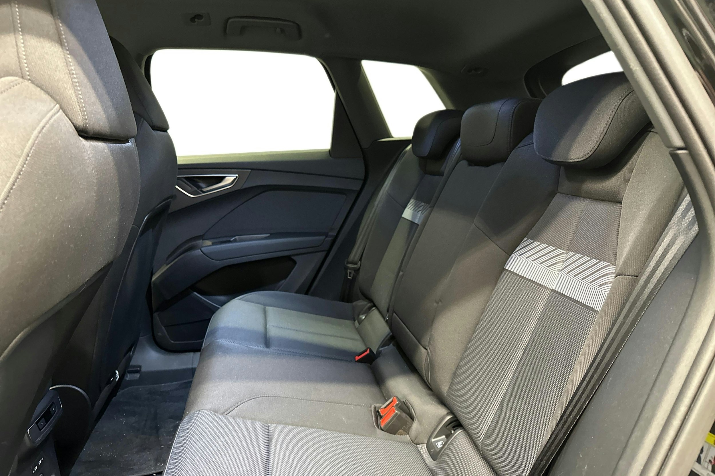 musta Audi Q4 e-tron 2024 kuva 10.