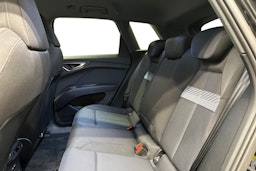 musta Audi Q4 e-tron 2024 kuva 10.