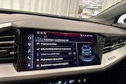 musta Audi Q4 e-tron 2024 kuva 20.