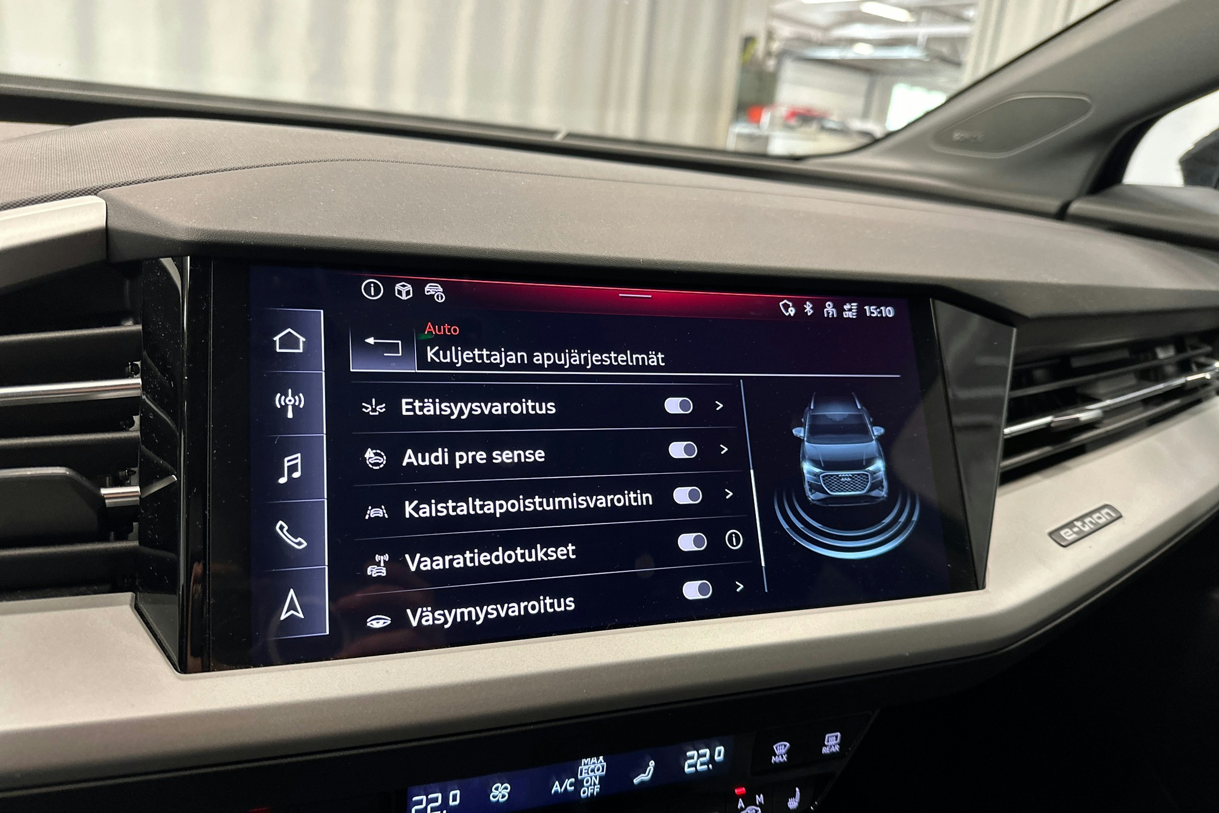 musta Audi Q4 e-tron 2024 kuva 21.