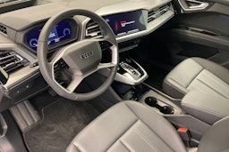 valkoinen Audi Q4 e-tron 2024 kuva 7.