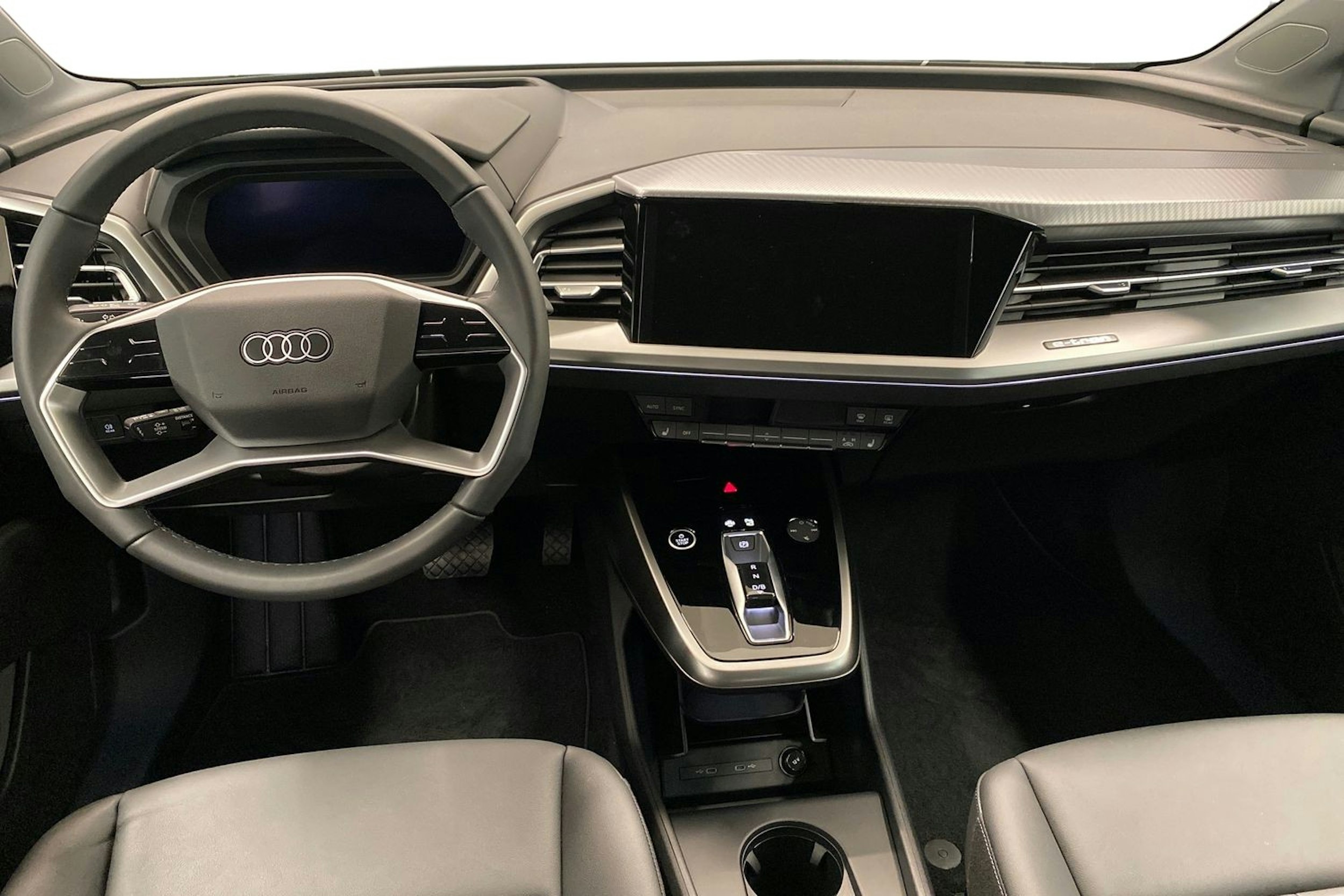valkoinen Audi Q4 e-tron 2024 kuva 9.