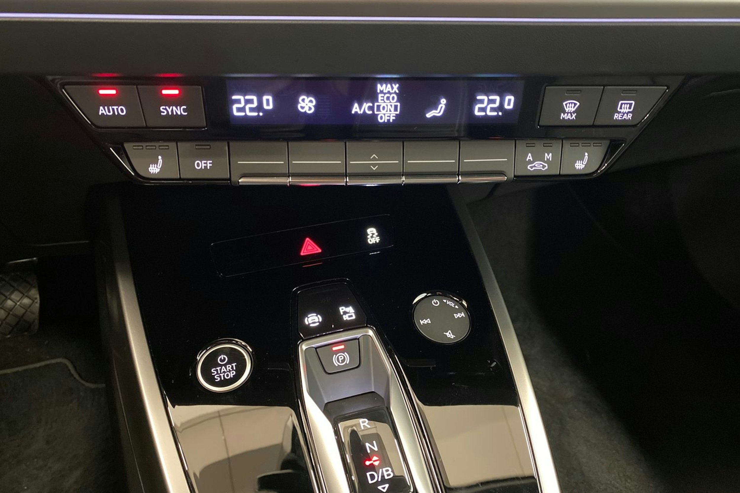 valkoinen Audi Q4 e-tron 2024 kuva 20.