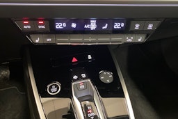 valkoinen Audi Q4 e-tron 2024 kuva 20.