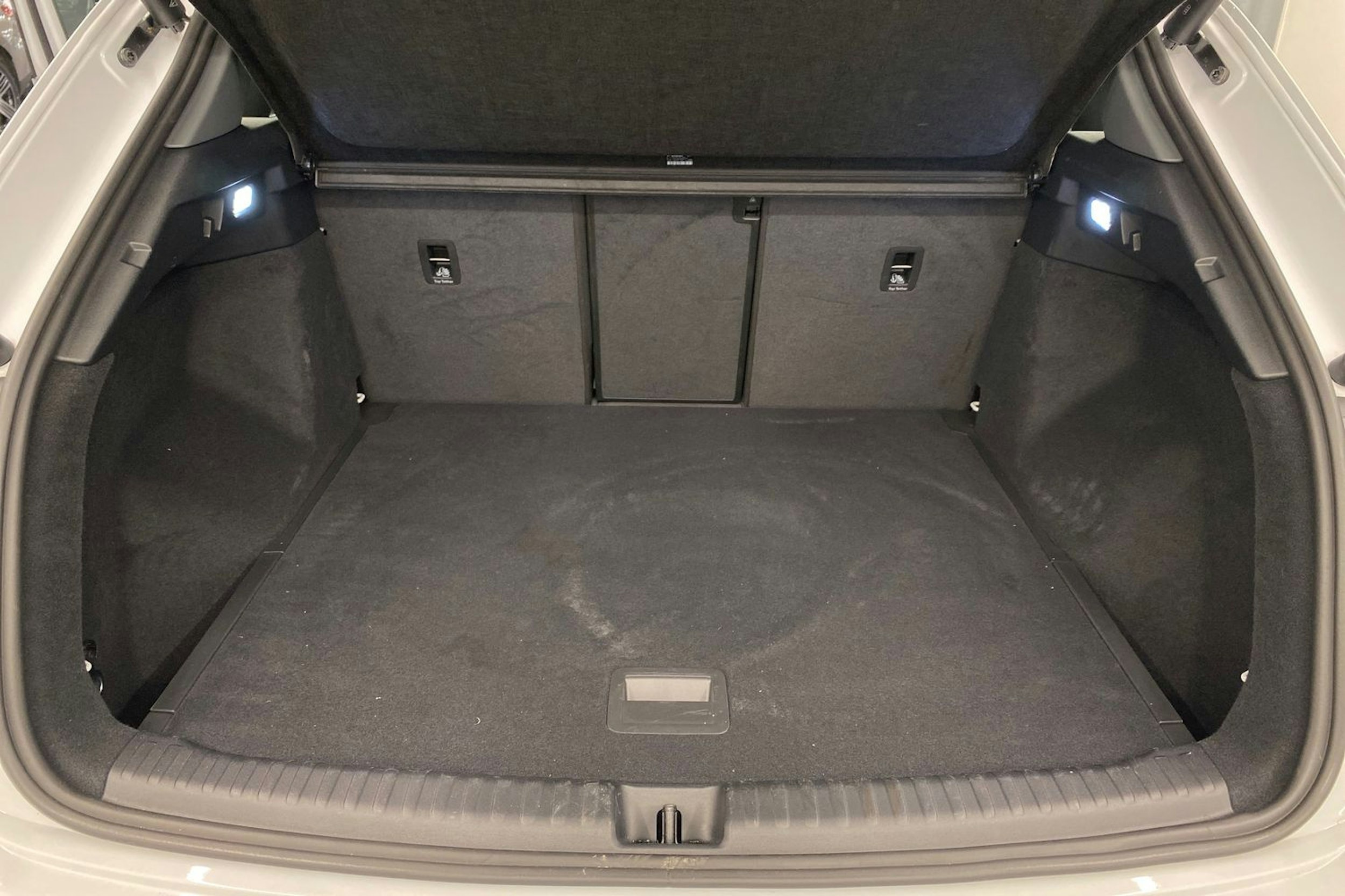 valkoinen Audi Q4 e-tron 2024 kuva 26.