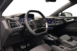 musta Audi Q4 e-tron 2024 kuva 6.