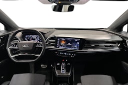musta Audi Q4 e-tron 2024 kuva 7.