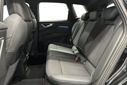 musta Audi Q4 e-tron 2024 kuva 8.