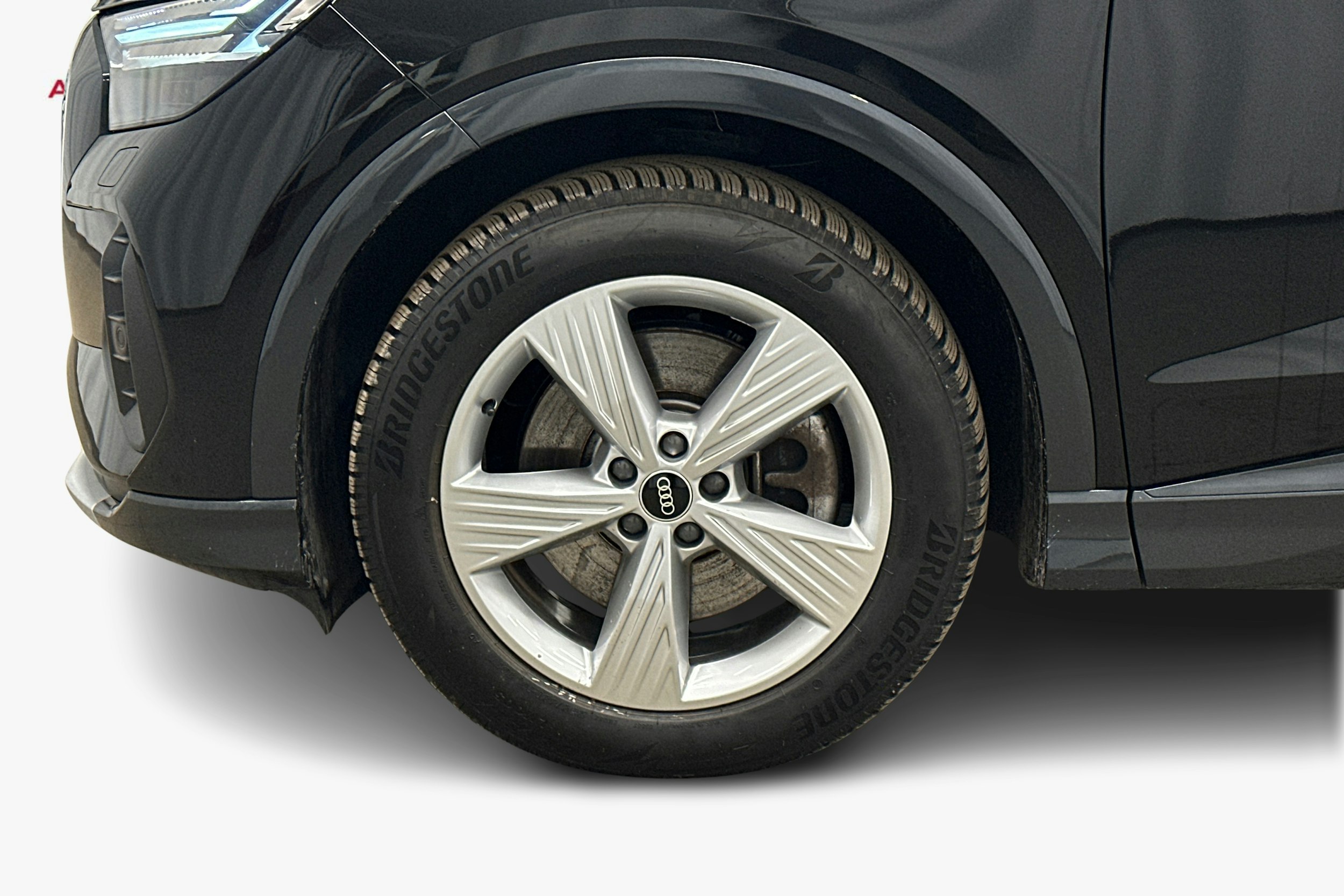 musta Audi Q4 e-tron 2024 kuva 9.