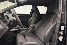 musta Audi Q4 e-tron 2024 kuva 12.
