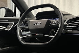 musta Audi Q4 e-tron 2024 kuva 13.