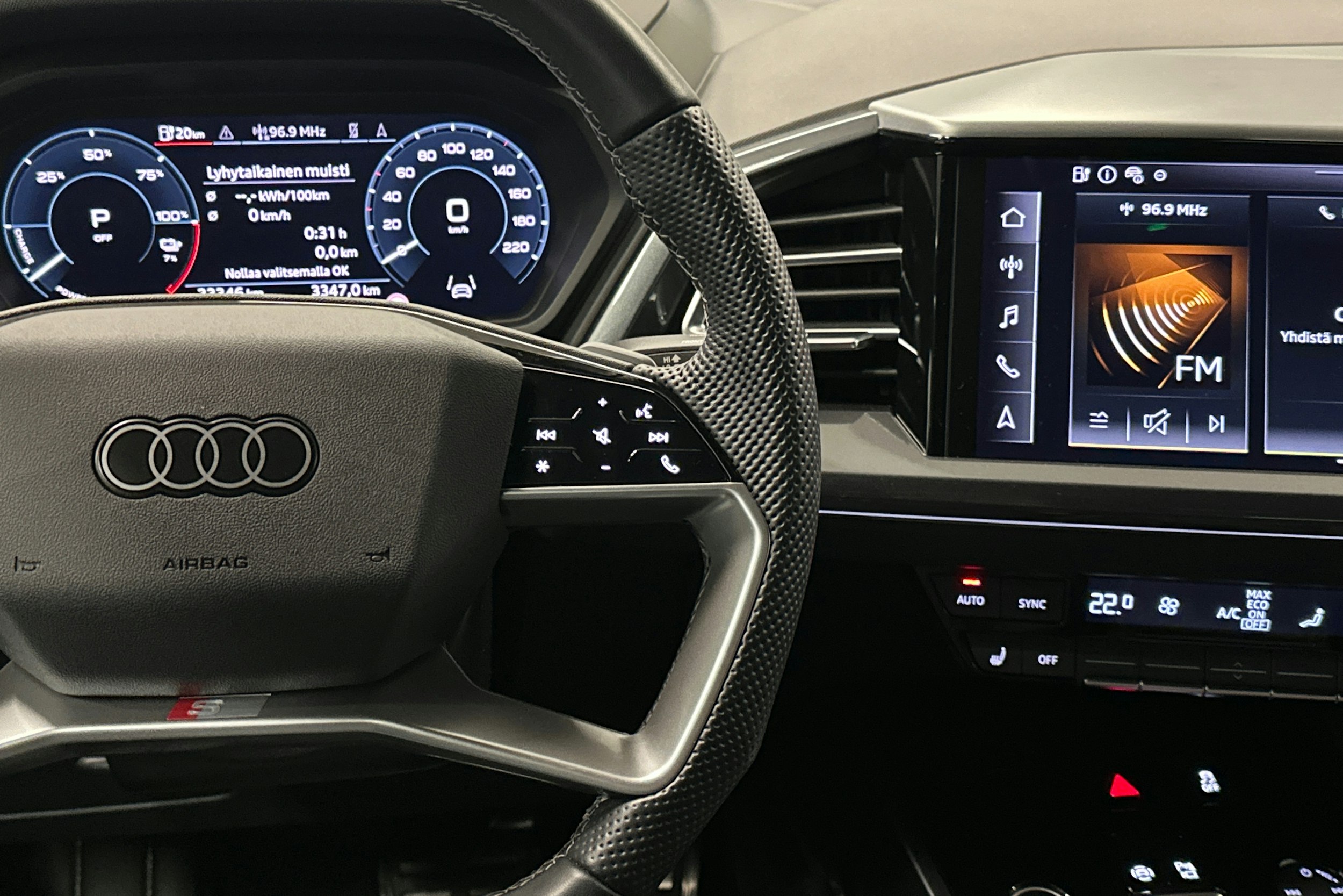 musta Audi Q4 e-tron 2024 kuva 15.