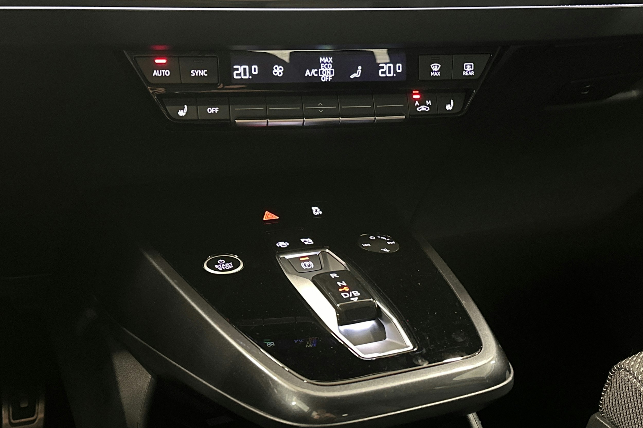 musta Audi Q4 e-tron 2024 kuva 18.