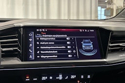 musta Audi Q4 e-tron 2024 kuva 23.