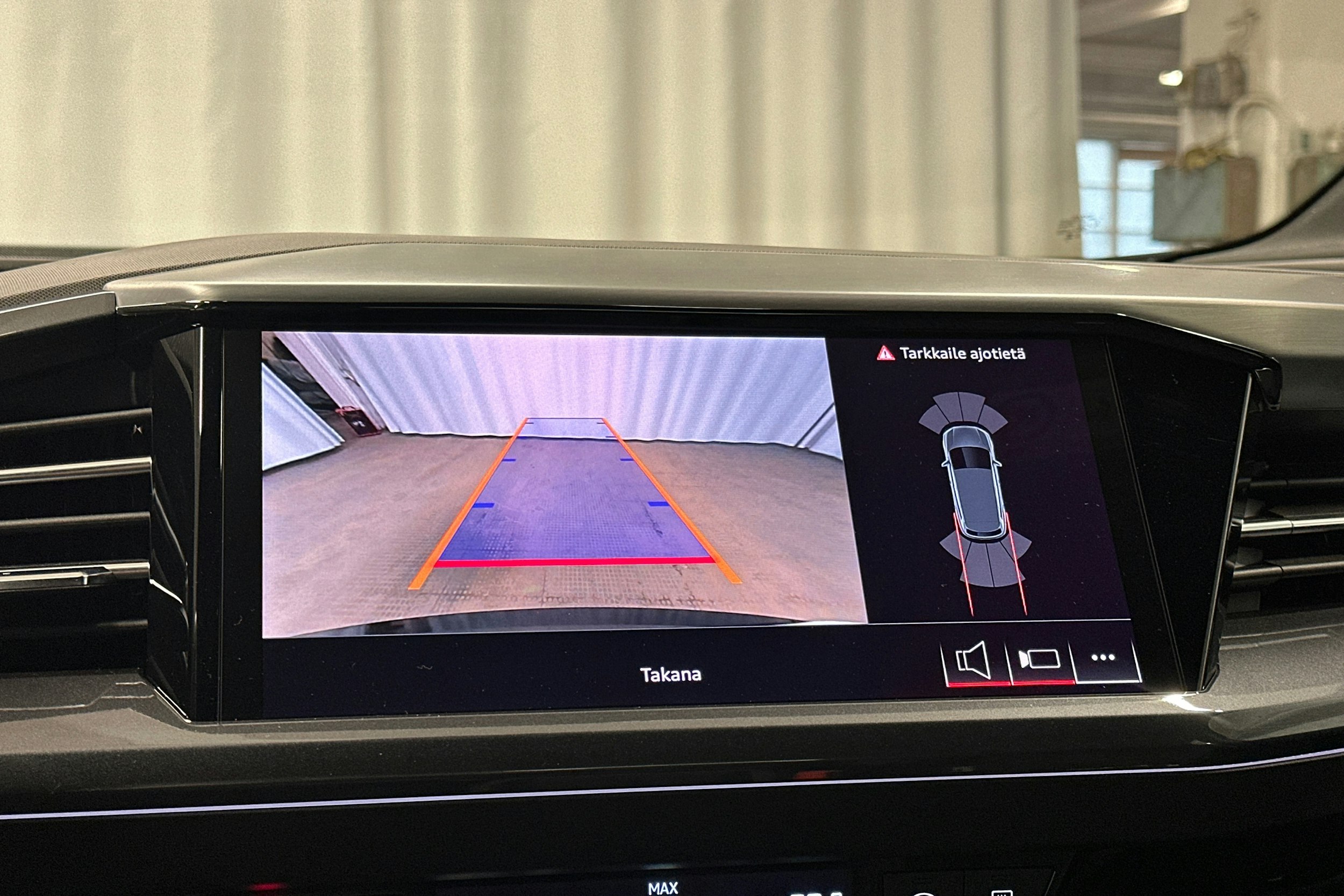 musta Audi Q4 e-tron 2024 kuva 25.