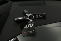 musta Audi Q4 e-tron 2024 kuva 26.