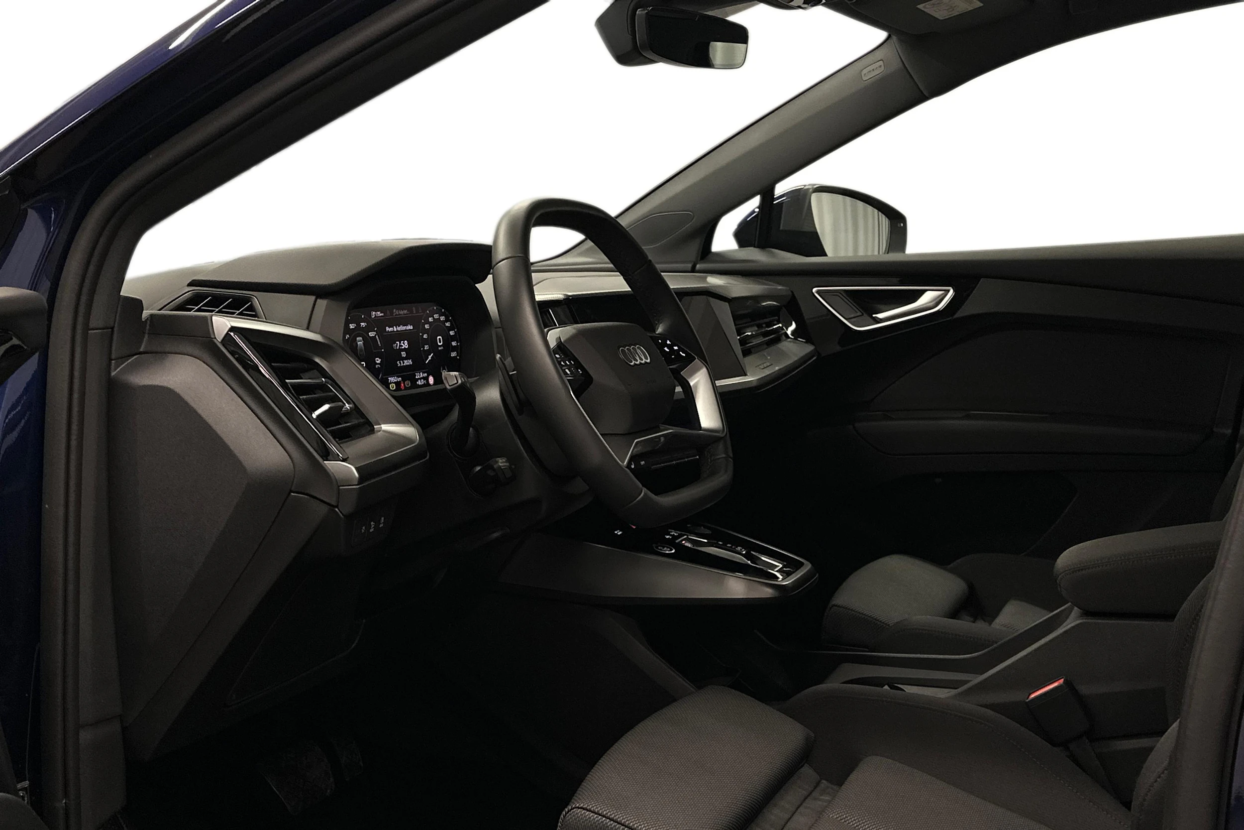 sininen Audi Q4 e-tron 2024 kuva 6.
