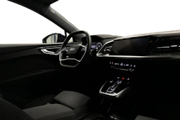 sininen Audi Q4 e-tron 2024 kuva 7.