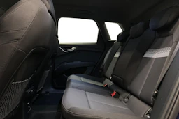 sininen Audi Q4 e-tron 2024 kuva 8.