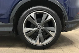 sininen Audi Q4 e-tron 2024 kuva 10.