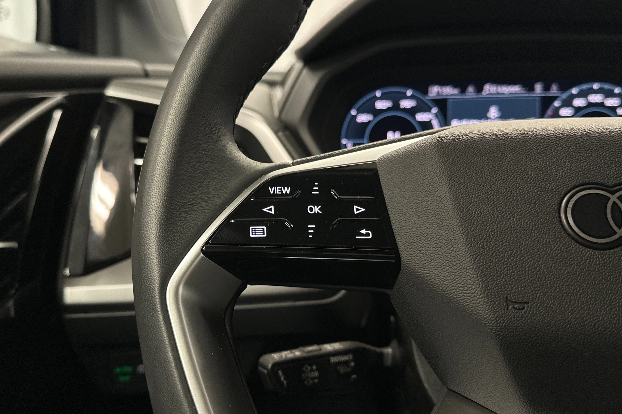 sininen Audi Q4 e-tron 2024 kuva 11.