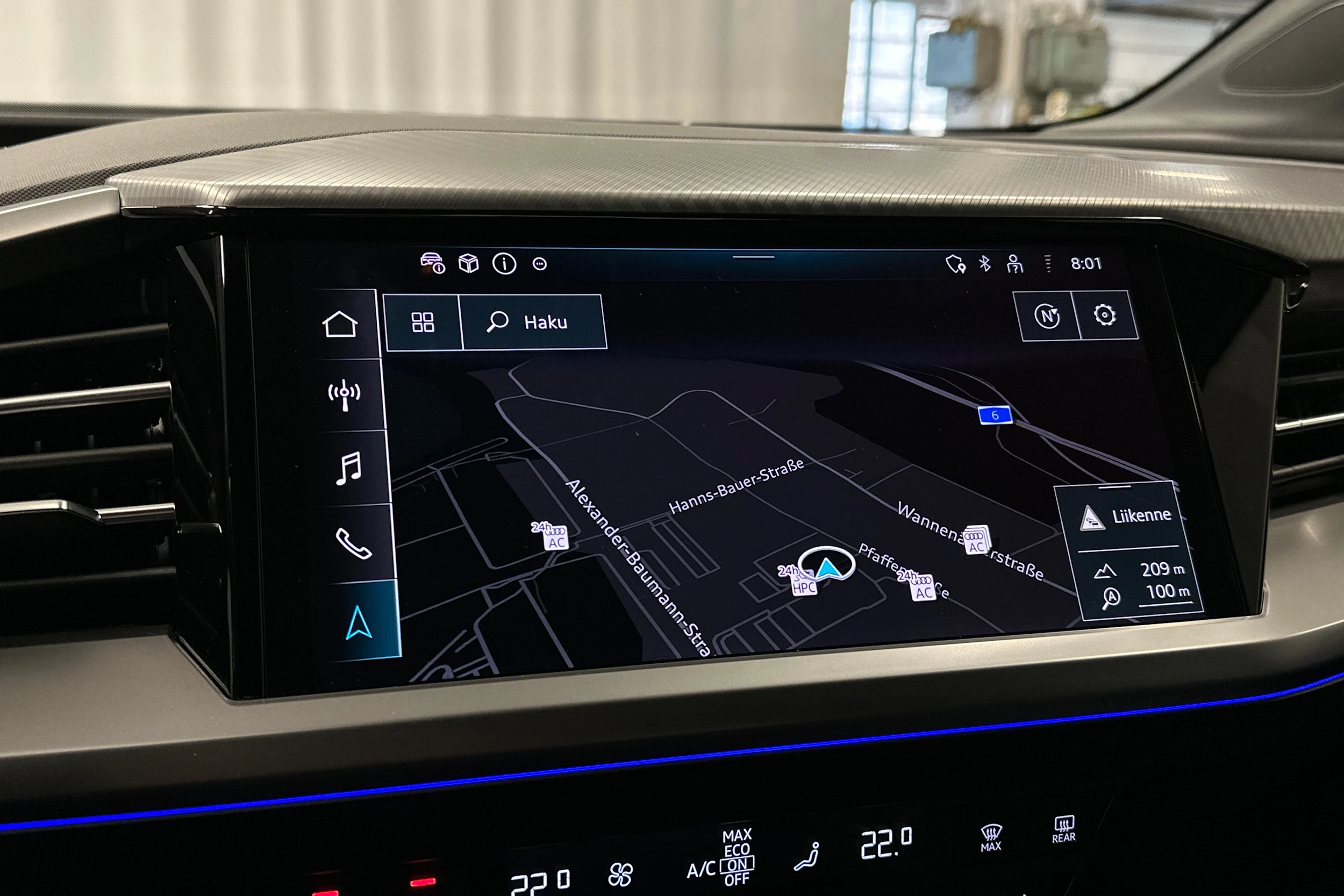 sininen Audi Q4 e-tron 2024 kuva 14.