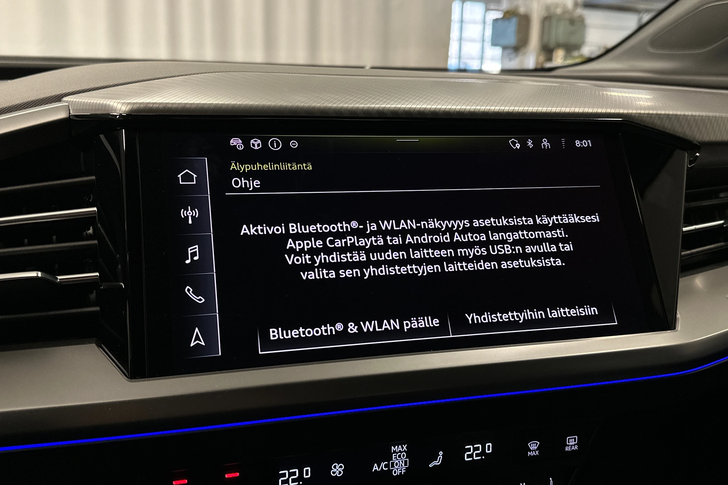 sininen Audi Q4 e-tron 2024 kuva 15.