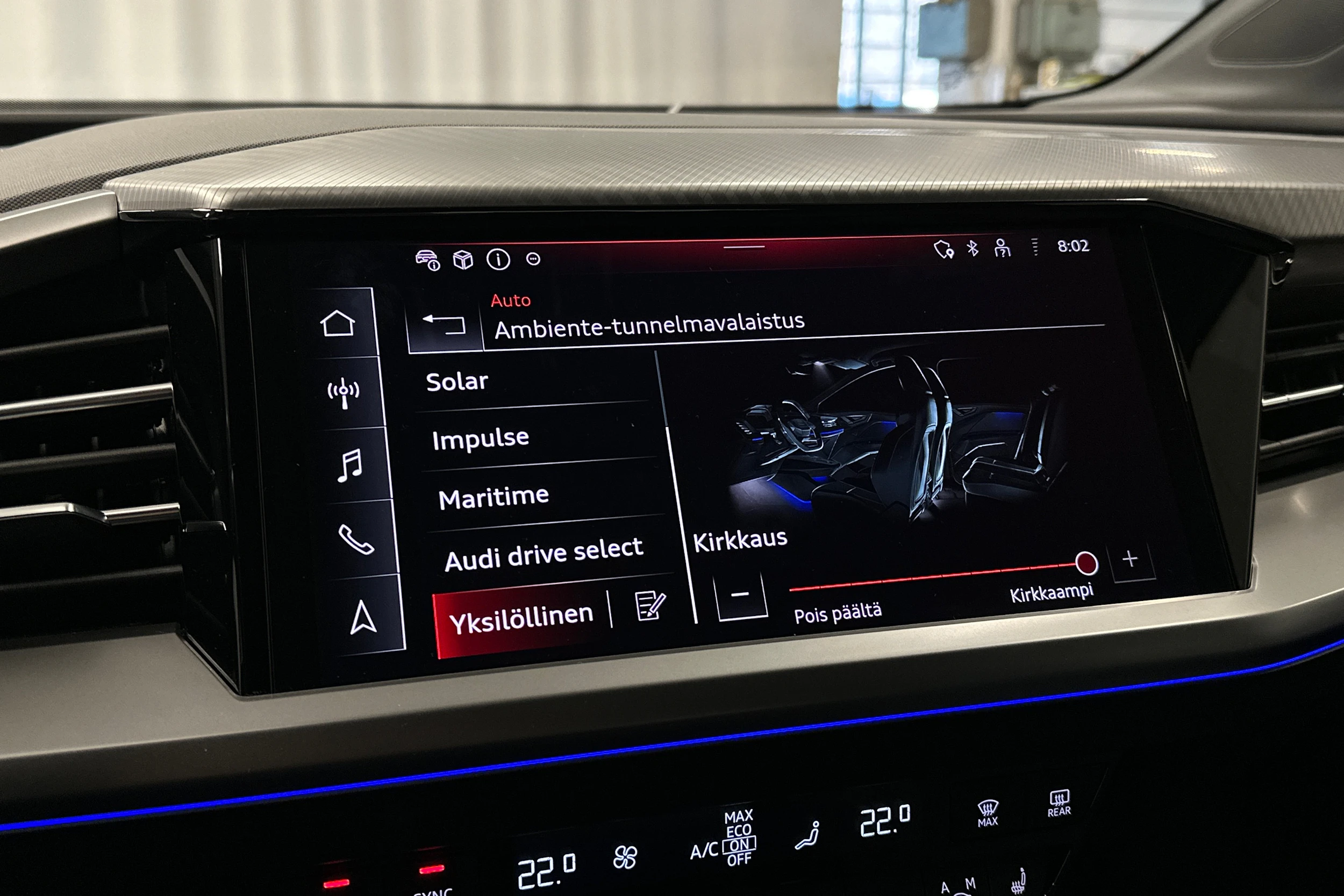 sininen Audi Q4 e-tron 2024 kuva 17.