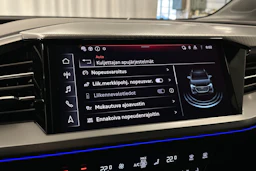 sininen Audi Q4 e-tron 2024 kuva 18.