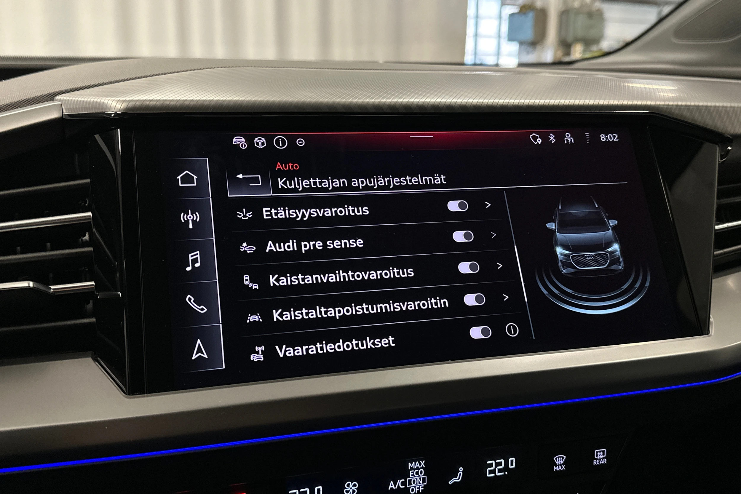 sininen Audi Q4 e-tron 2024 kuva 19.