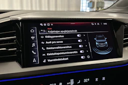 sininen Audi Q4 e-tron 2024 kuva 19.