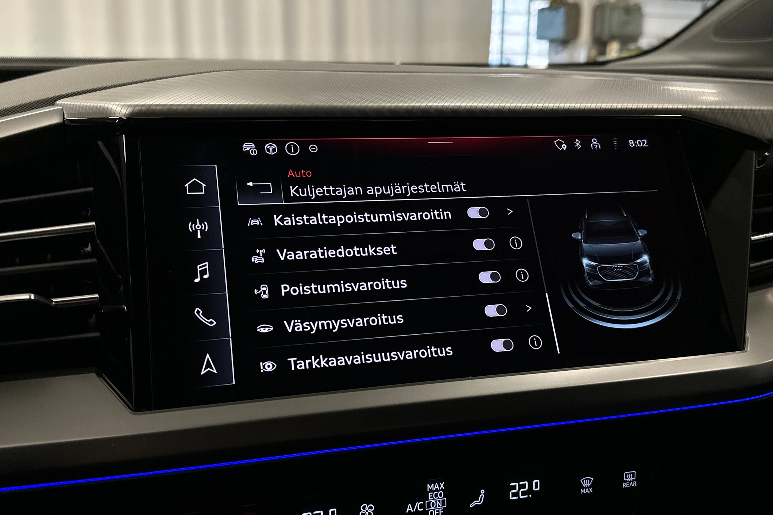 sininen Audi Q4 e-tron 2024 kuva 20.