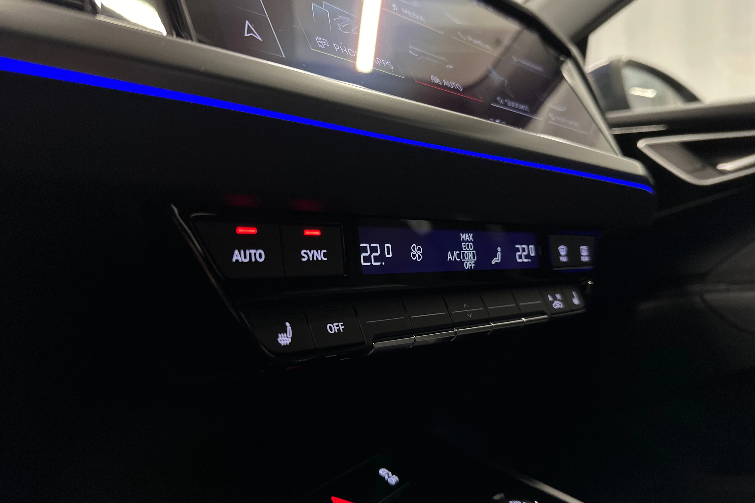 sininen Audi Q4 e-tron 2024 kuva 21.