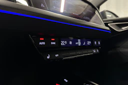 sininen Audi Q4 e-tron 2024 kuva 21.