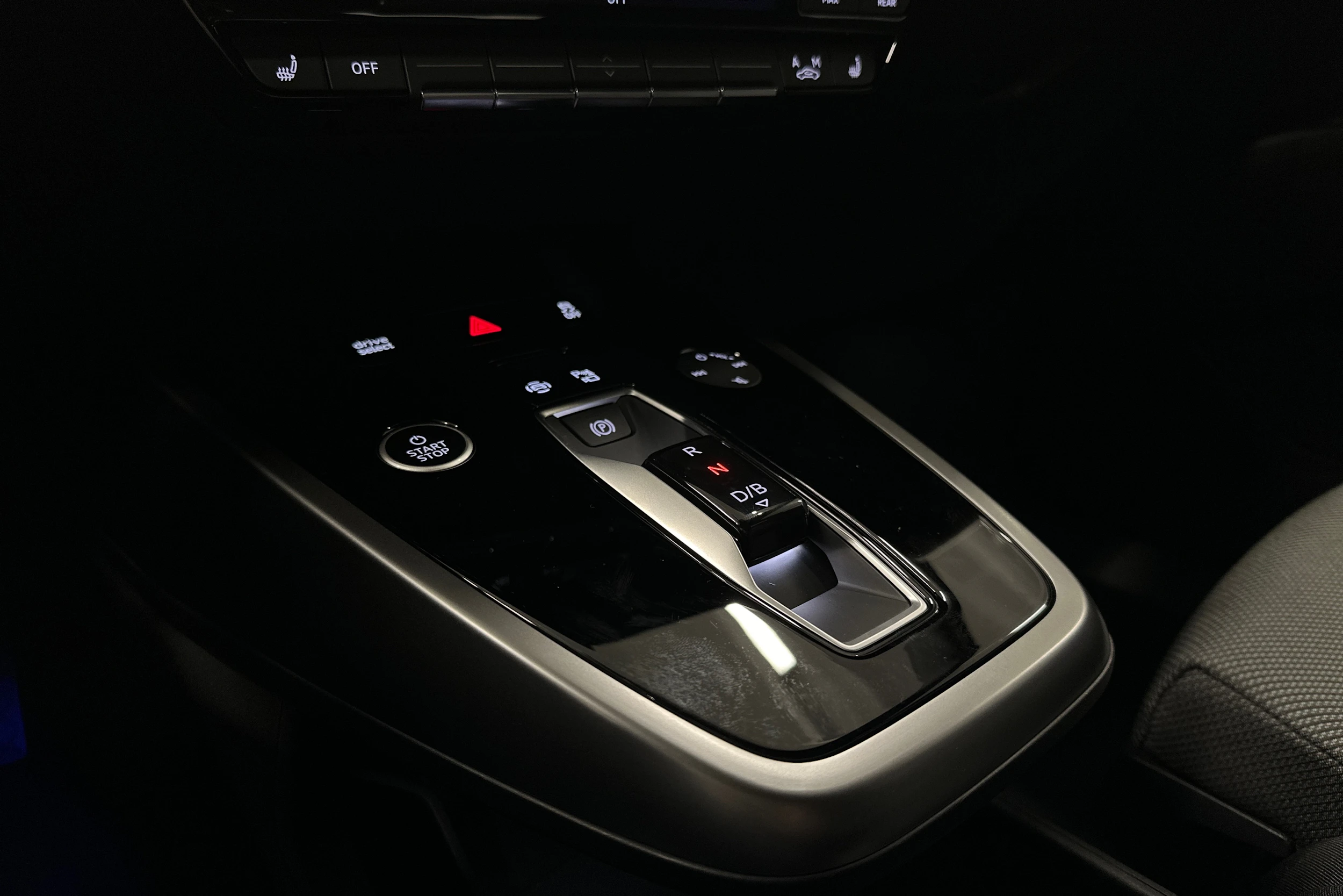 sininen Audi Q4 e-tron 2024 kuva 22.