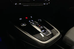 sininen Audi Q4 e-tron 2024 kuva 22.