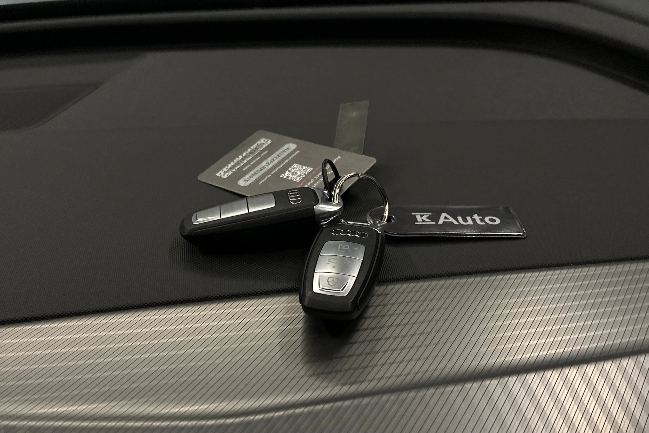 sininen Audi Q4 e-tron 2024 kuva 27.