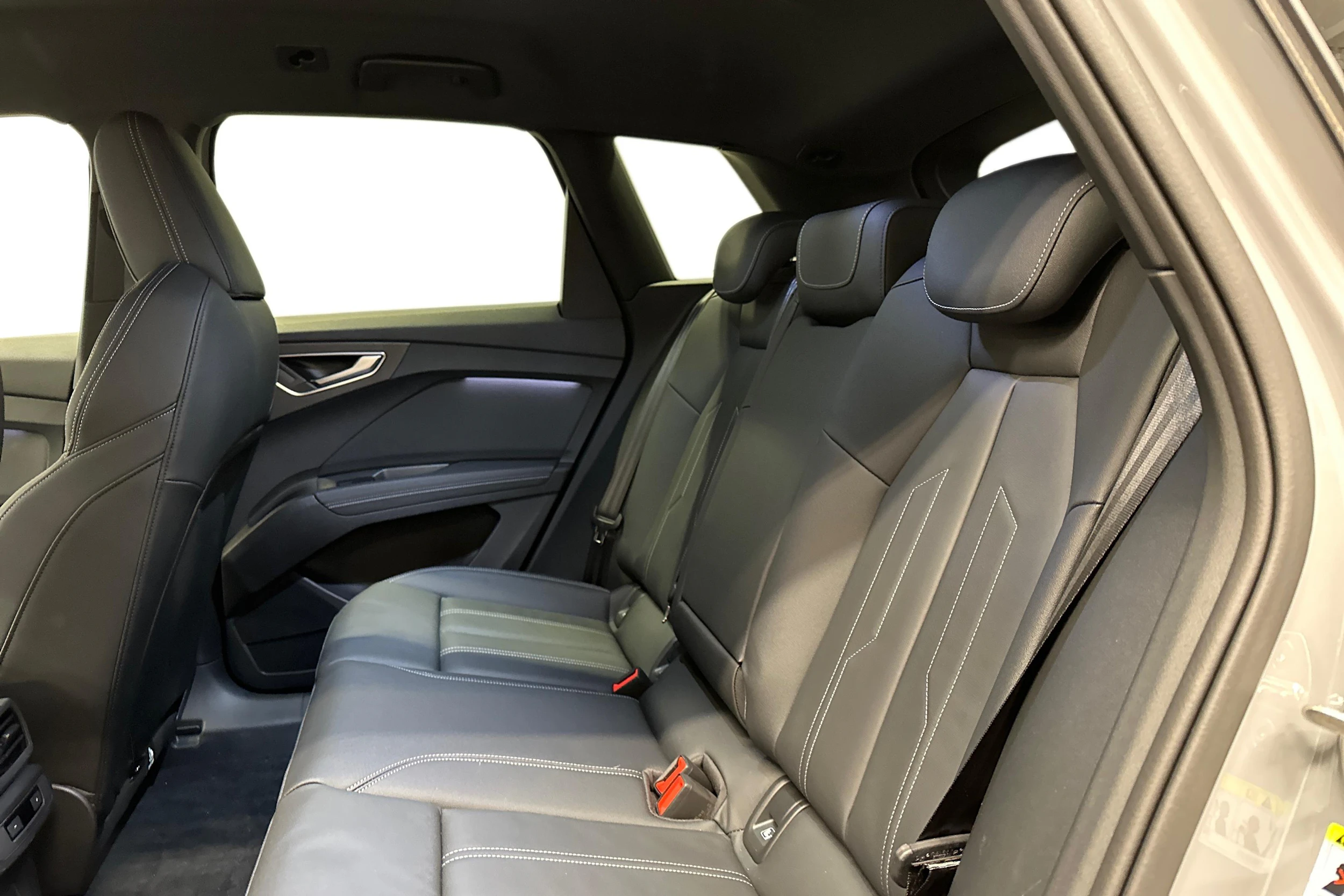 harmaa Audi Q4 e-tron 2024 kuva 8.
