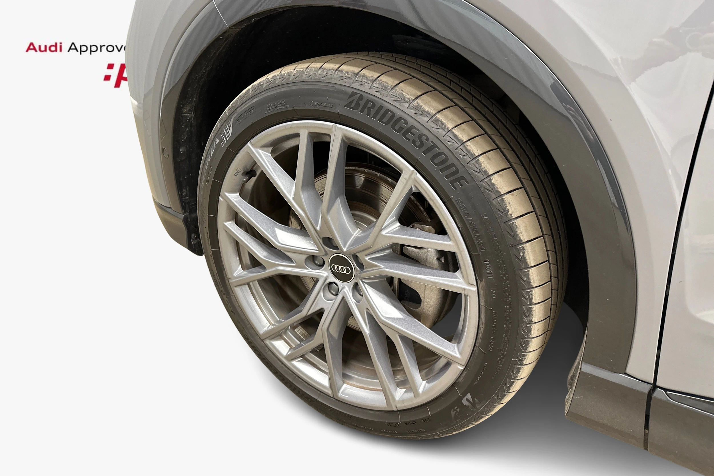 harmaa Audi Q4 e-tron 2024 kuva 9.