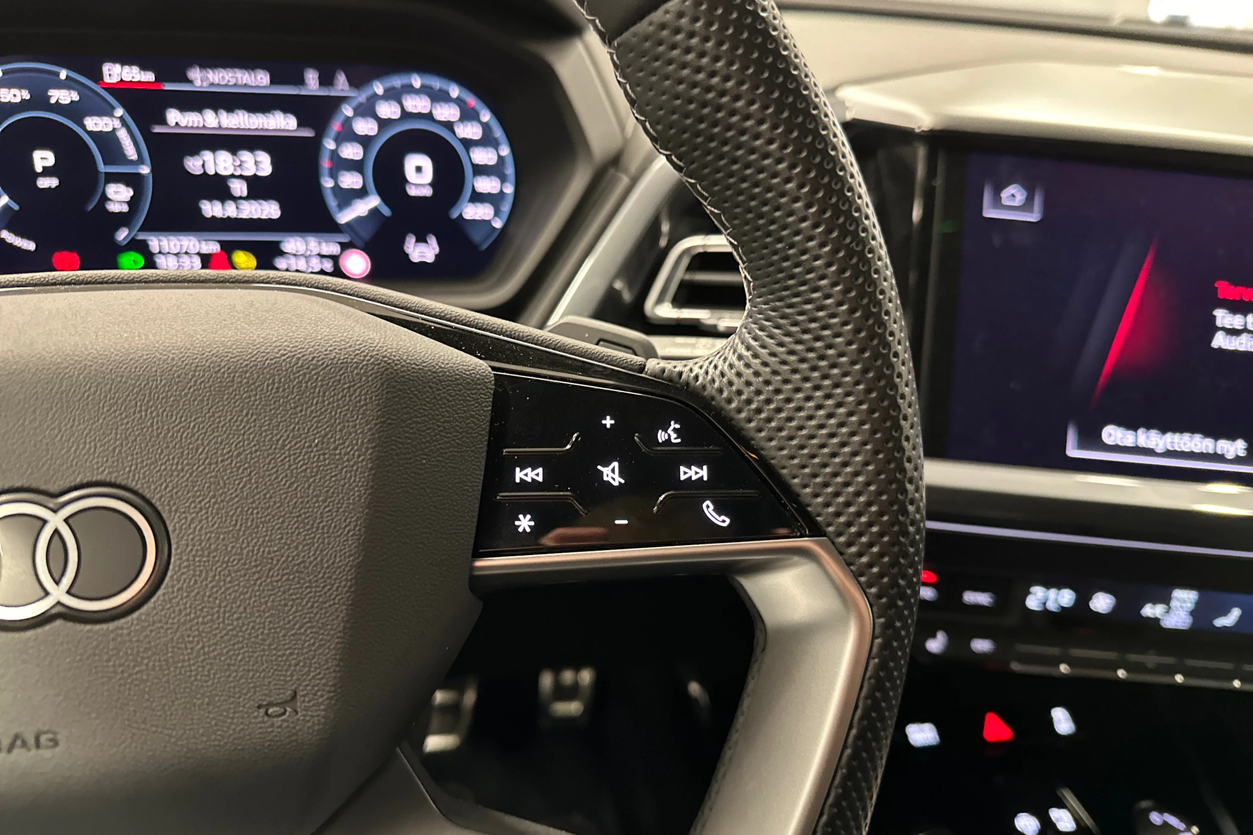 harmaa Audi Q4 e-tron 2024 kuva 12.