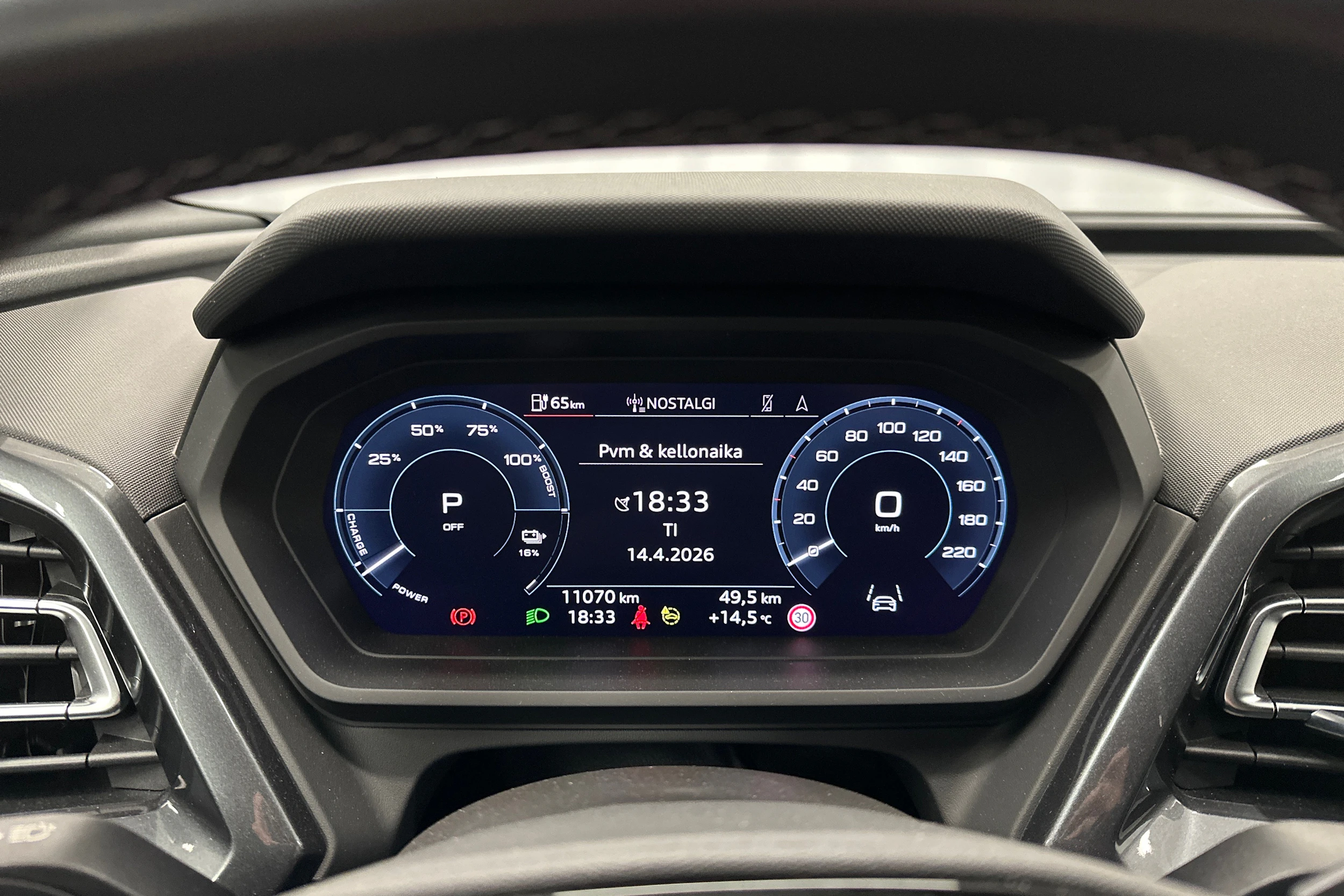 harmaa Audi Q4 e-tron 2024 kuva 13.