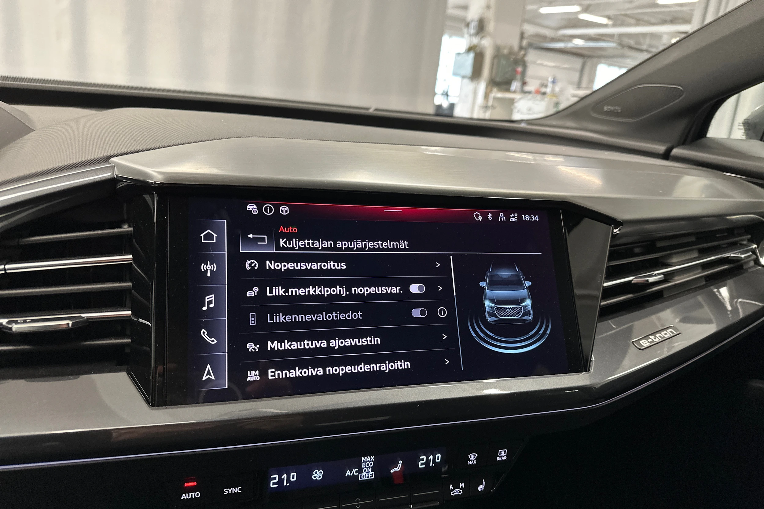 harmaa Audi Q4 e-tron 2024 kuva 17.