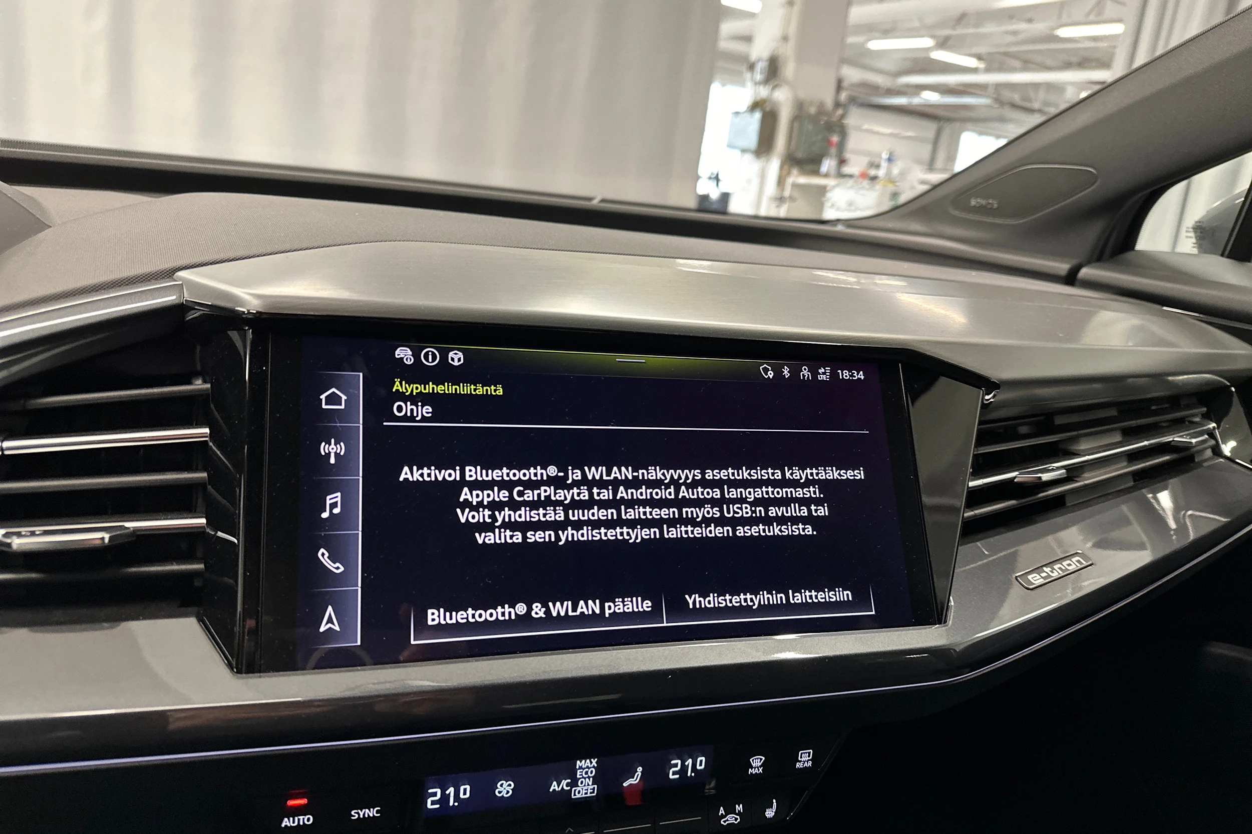 harmaa Audi Q4 e-tron 2024 kuva 21.