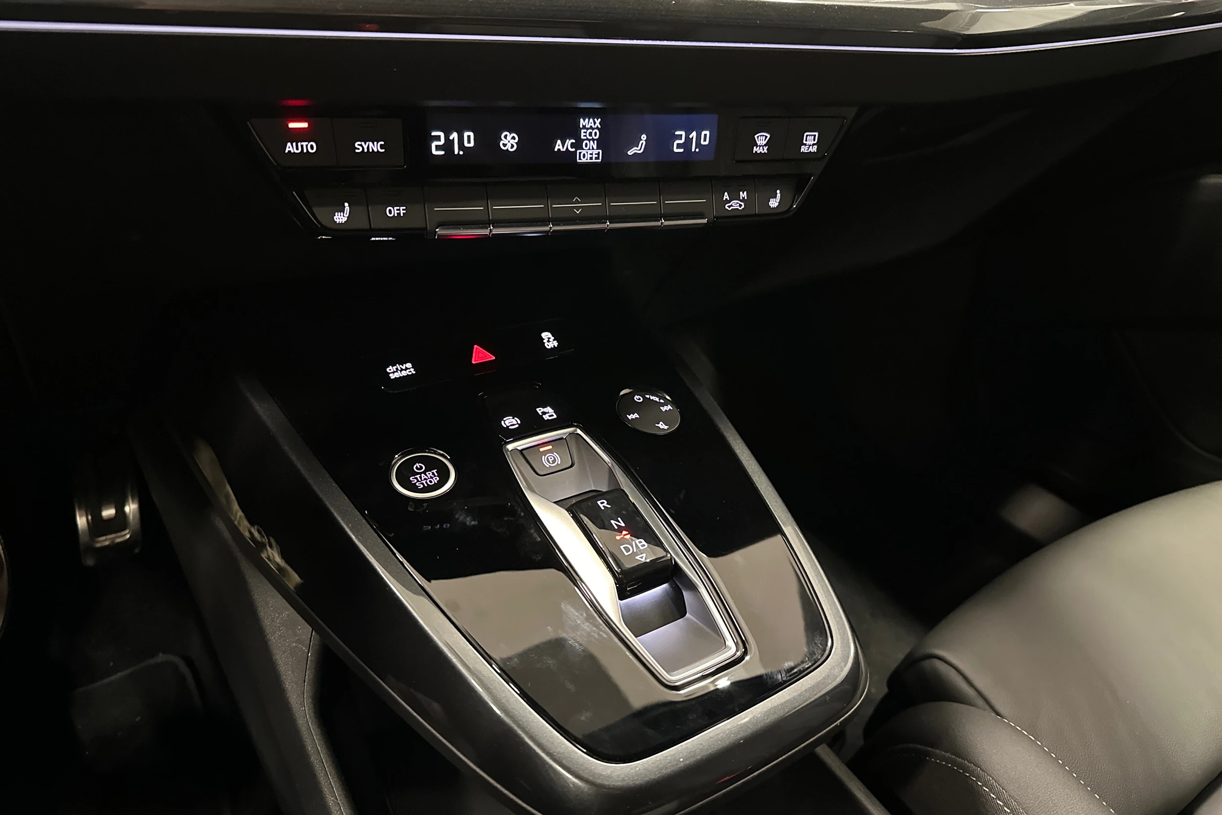 harmaa Audi Q4 e-tron 2024 kuva 23.