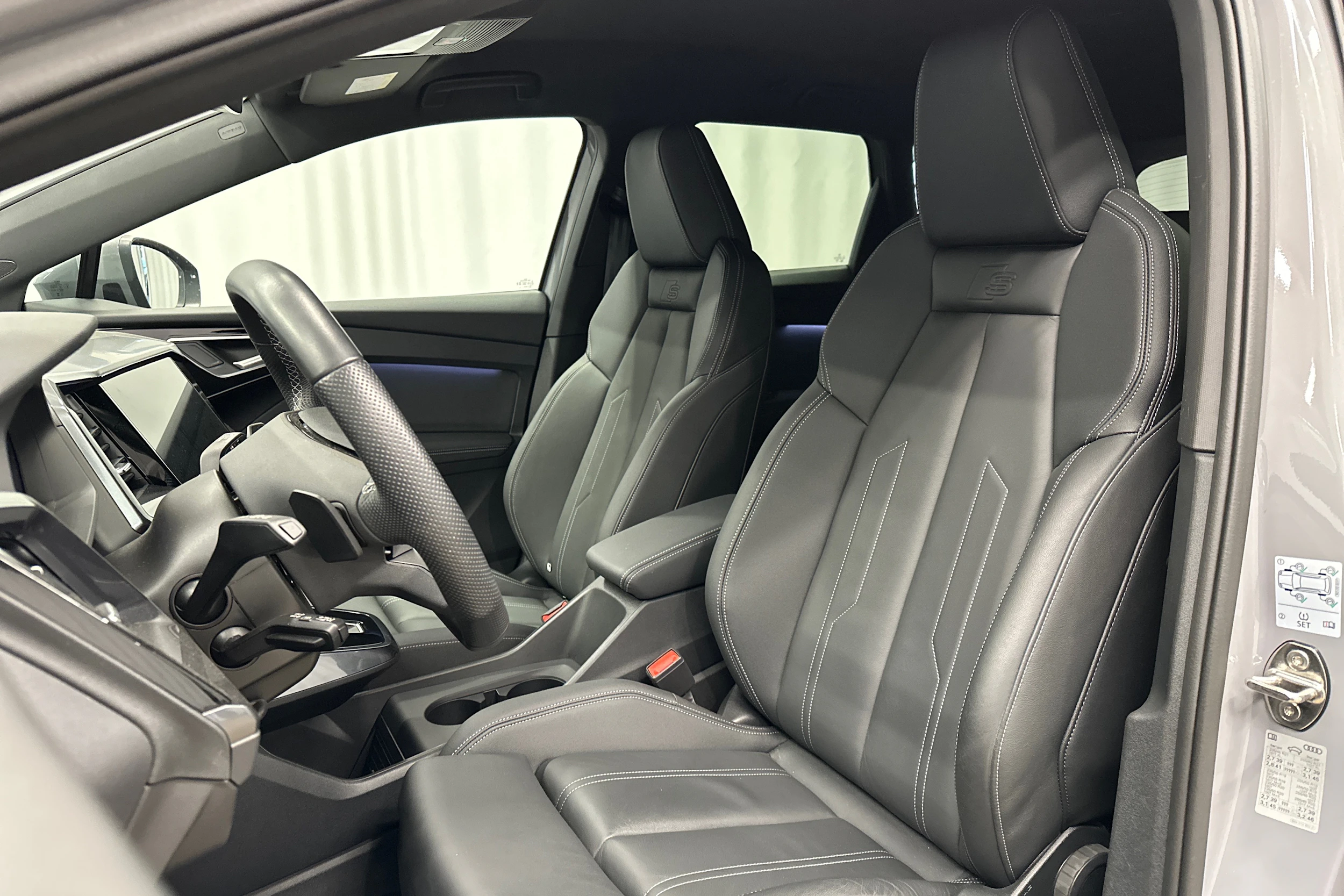 harmaa Audi Q4 e-tron 2024 kuva 25.