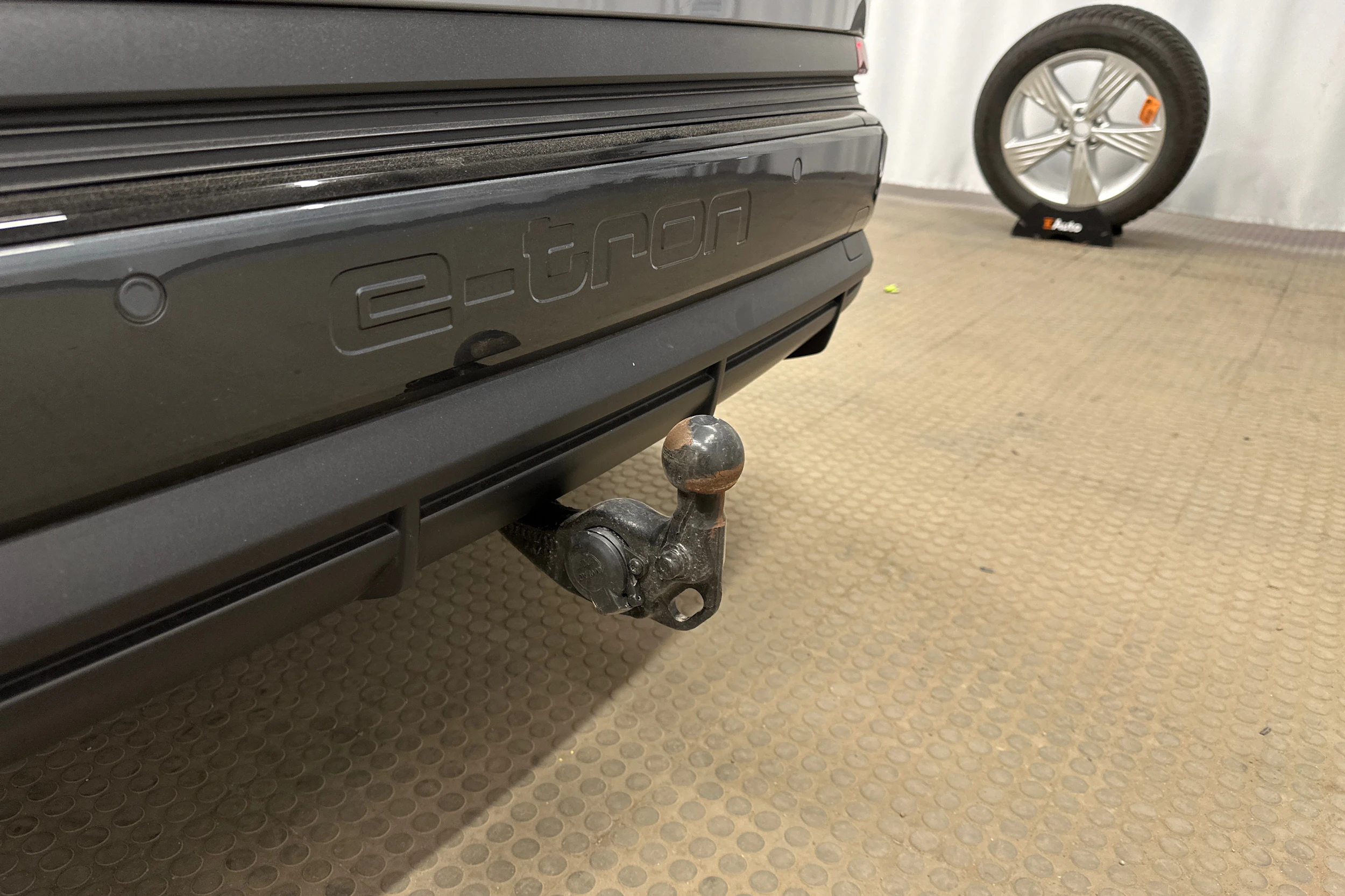 harmaa Audi Q4 e-tron 2024 kuva 29.