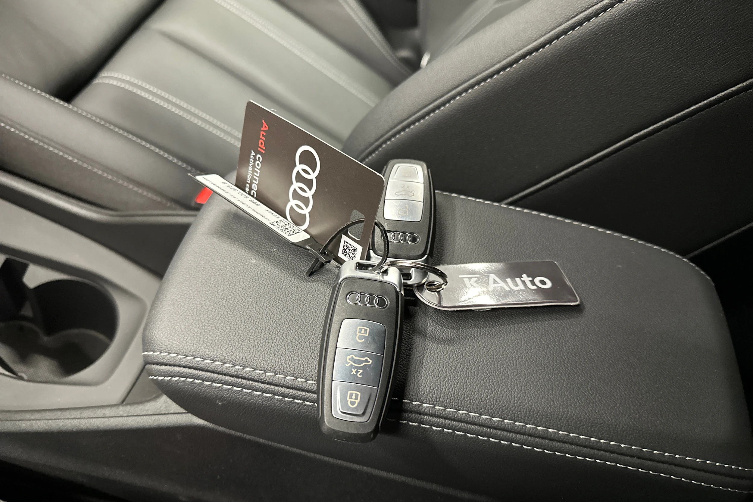 harmaa Audi Q4 e-tron 2024 kuva 30.