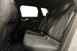 harmaa Audi Q4 e-tron 2024 kuva 8.