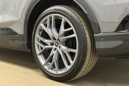 harmaa Audi Q4 e-tron 2024 kuva 10.